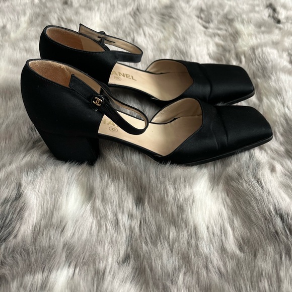 Vintage Chanel black Satin Closed square CC Toe Heels sz 39 - Picture 7 of 9
